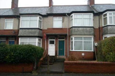 3 bedroom flat to rent, Valley View, Newcastle upon Tyne, NE2 2JS