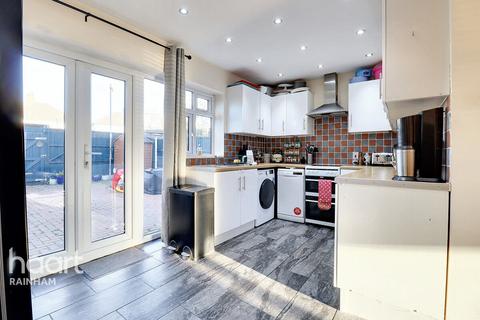13 Edwin Close, Rainham, RM13 8TL