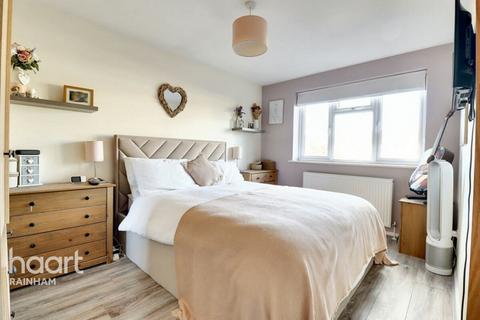 13 Edwin Close, Rainham, RM13 8TL