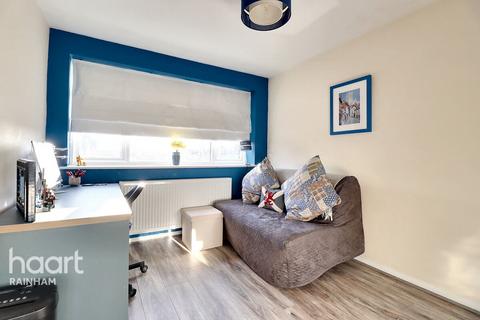 13 Edwin Close, Rainham, RM13 8TL
