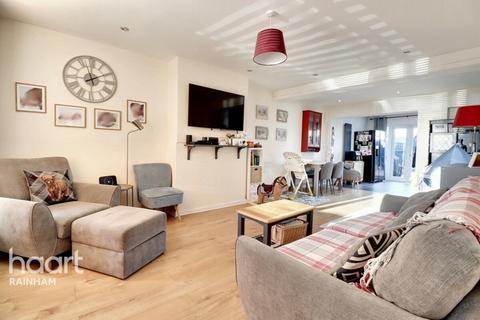 13 Edwin Close, Rainham, RM13 8TL