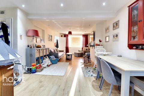 13 Edwin Close, Rainham, RM13 8TL