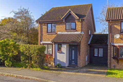 3 bedroom detached house for sale, Carisbrooke Drive, Worthing