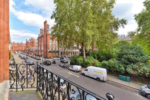 2 bedroom apartment for sale, Cadogan Square, Knightsbridge SW1X.