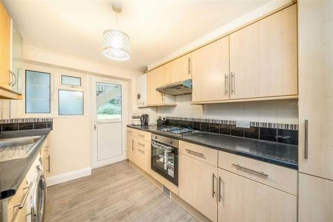 2 bedroom flat to rent, Amblecote Road, London SE12