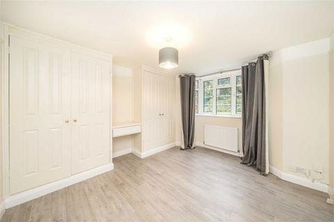 2 bedroom flat to rent, Amblecote Road, London SE12