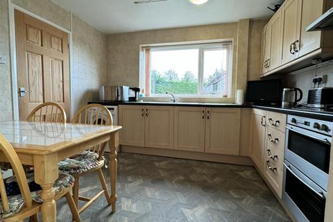 3 bedroom end of terrace house for sale, Oak Drive, St. Martins.