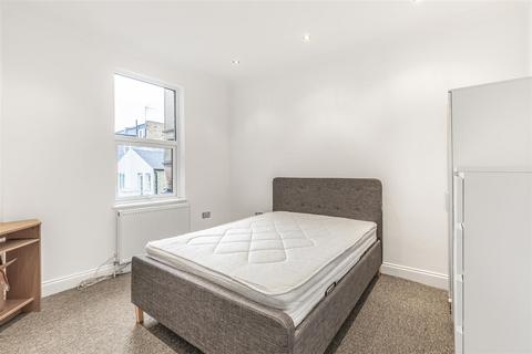 3 bedroom maisonette to rent, Lacy Road, London