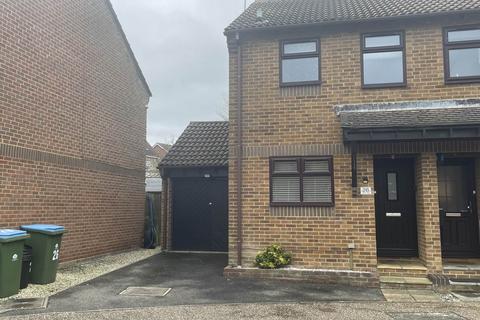 2 bedroom semi-detached house to rent, Warren Way, Barnham