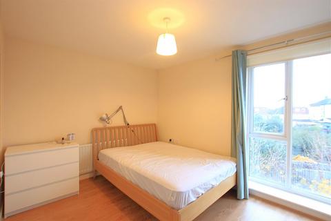 2 bedroom apartment to rent, Heath Road, Hounslow TW3