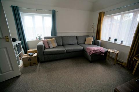 2 bedroom flat to rent, Warren Heath