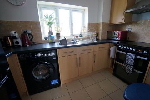 2 bedroom flat to rent, Warren Heath