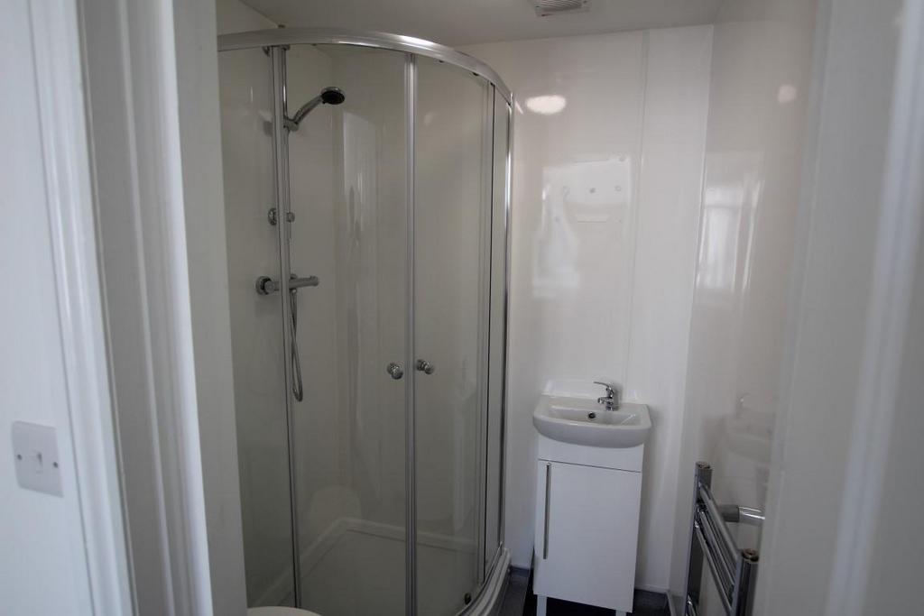 835. Shower Room.JPG