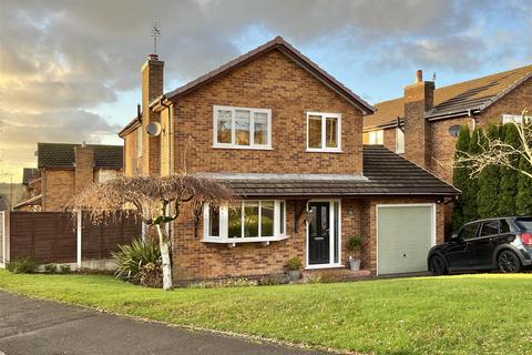 4 bedroom detached house for sale, Hathersage Drive, Glossop