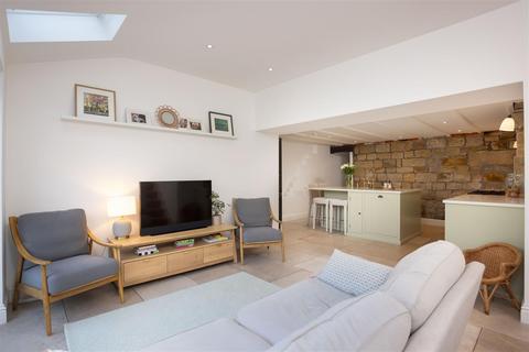 4 bedroom end of terrace house for sale, Albert Place, Horsforth LS18