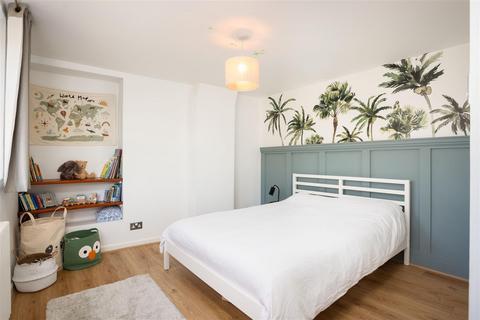 20 Albert Place, Horsforth, Leeds, LS18 5AE