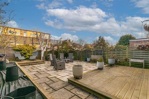 4 bedroom semi-detached house for sale, Meadhurst Road, Leicester