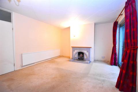 3 bedroom chalet for sale, Steyning Avenue, Southend-On-Sea