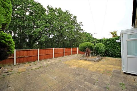 2 bedroom detached bungalow to rent, Kinson Road, Bournemouth,