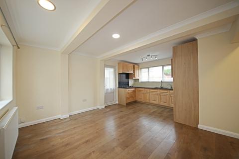 2 bedroom detached bungalow to rent, Kinson Road, Bournemouth,