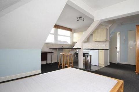 1 bedroom flat to rent, Victoria Street, Egham TW20