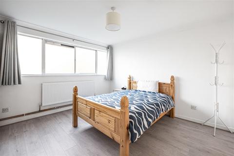 26 Homefield Park, Sutton, SM1 2AN