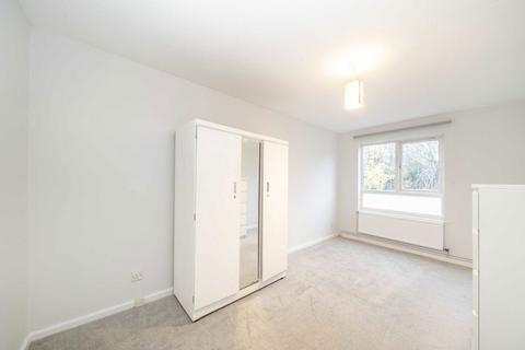 4 bedroom flat to rent, Wynter Street, London SW11