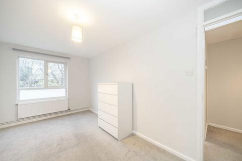 4 bedroom flat to rent, Wynter Street, London SW11