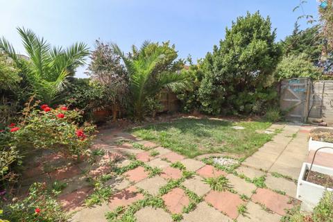 2 bedroom flat for sale, Southwood Road, Hayling Island