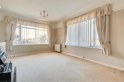 2 bedroom flat for sale, Alinora Crescent, Goring-By-Sea, Worthing