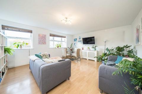 2 bedroom flat for sale, Macmillan Way, London SW17