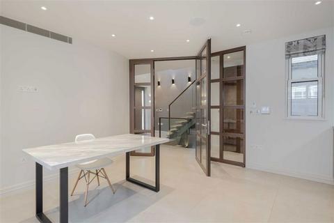 3 bedroom house to rent, Princes Gate Mews, London SW7