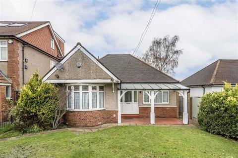 3 bedroom bungalow to rent, East Rochester Way, Sidcup DA15