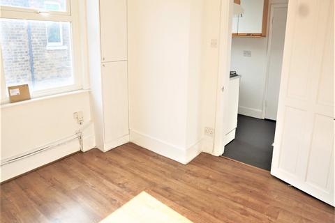 3 bedroom flat to rent, Robinson Road, London