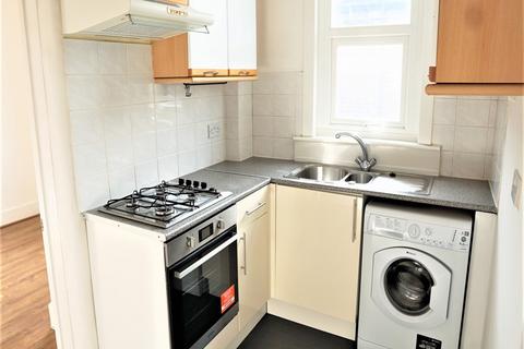 3 bedroom flat to rent, Robinson Road, London