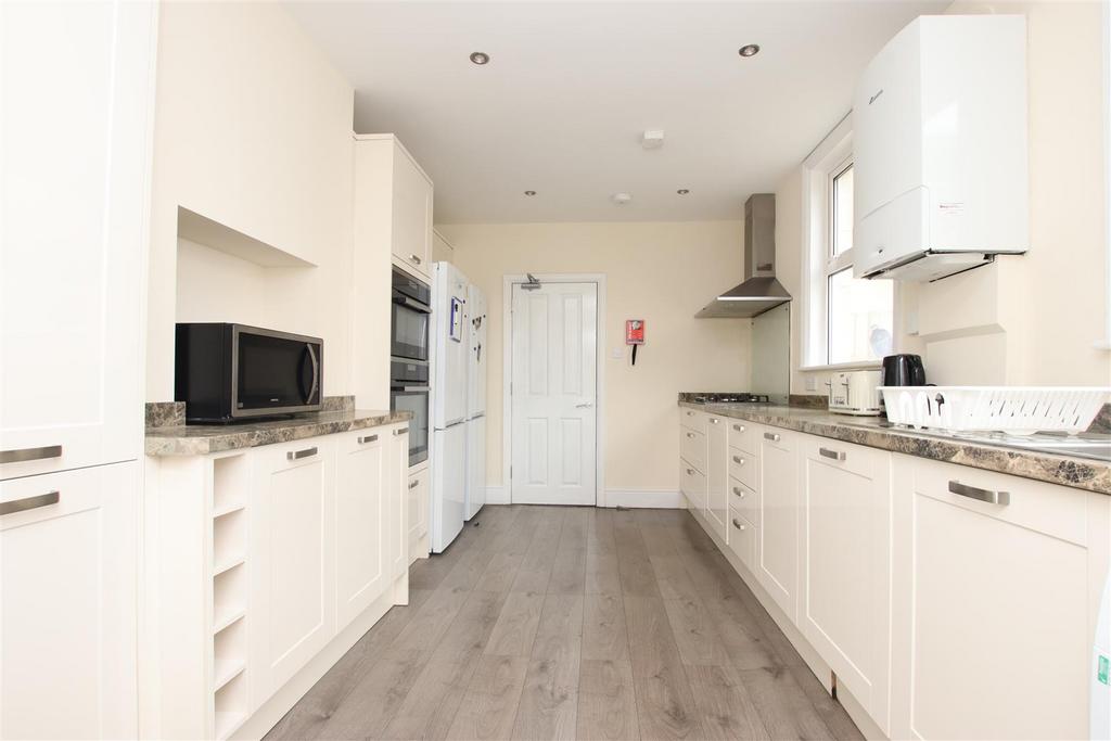 Kitchen.JPG