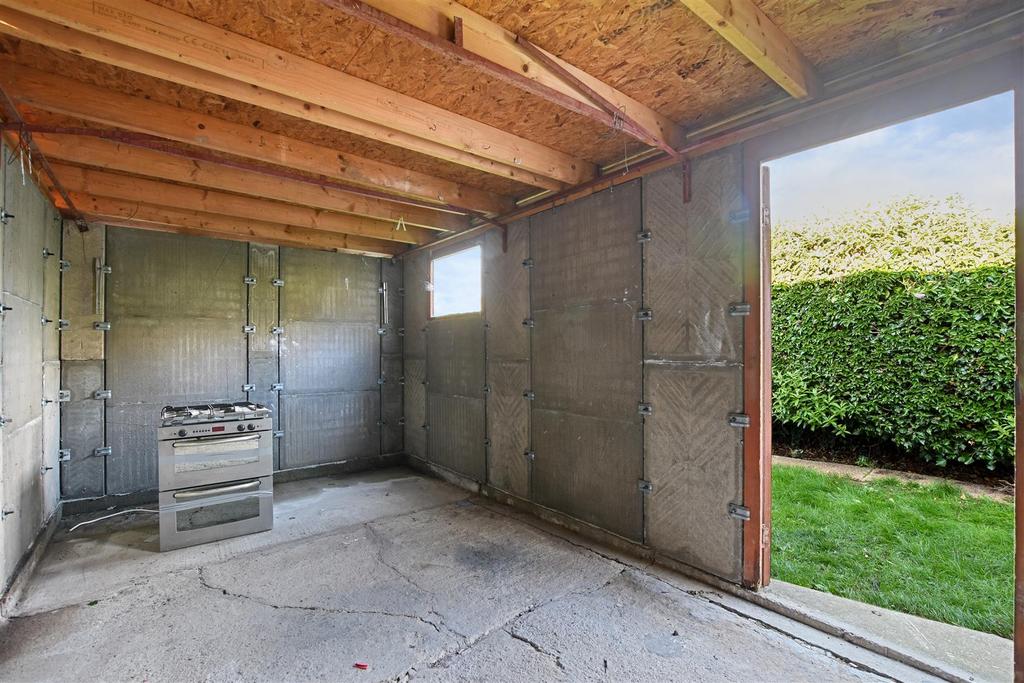 12-e582 GCWT - 208 Portland Crescent - Garage -Orig