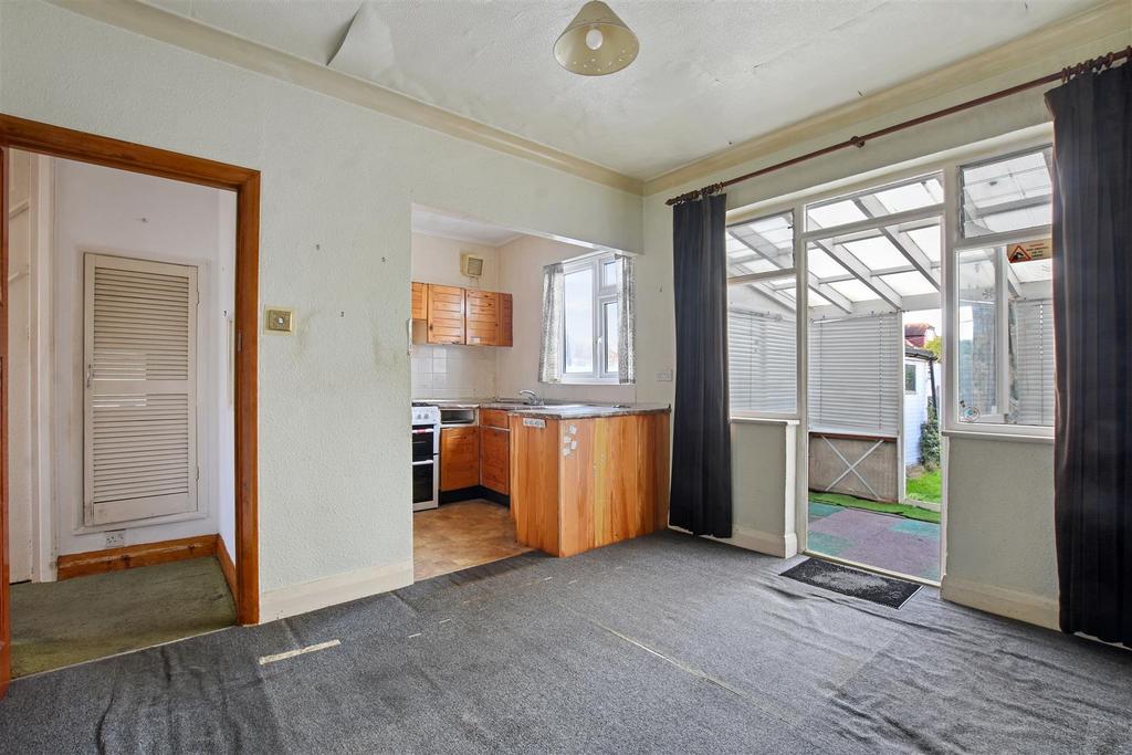 10-4f16 GCWT - 208 Portland Crescent - Diner -Origi