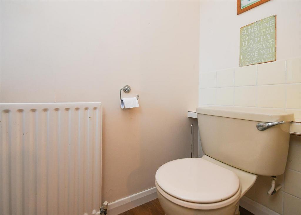12 Hall Farm Road - Guest Cloakroom.jpg