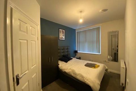 1 bedroom in a house share to rent, Manchester Road East, Manchester