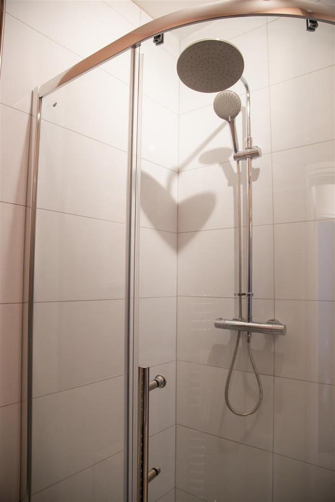 Bathroom 2 .png