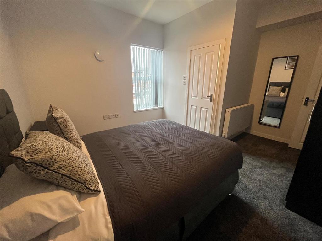 Bed 3.jpg
