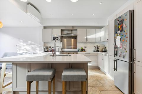 4 bedroom terraced house for sale, Mandrake Road, SW17