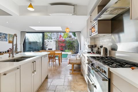 4 bedroom terraced house for sale, Mandrake Road, SW17