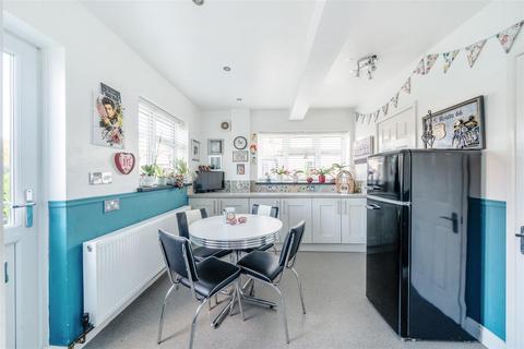 5 bedroom detached house for sale, 250 Havant Road, Hayling Island PO11