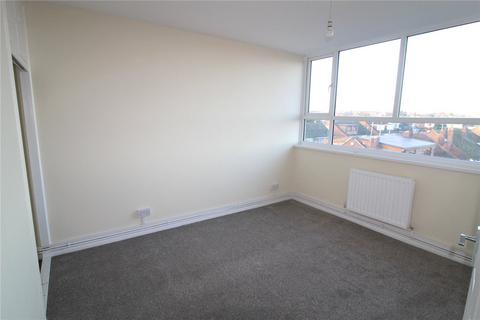 3 bedroom maisonette to rent, Golden Cross Parade, Ashingdon Road, Rochford, Essex, SS4