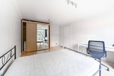 14 Tarbert Walk, London, E1 0ED