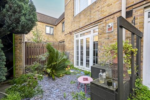 14 Tarbert Walk, London, E1 0ED