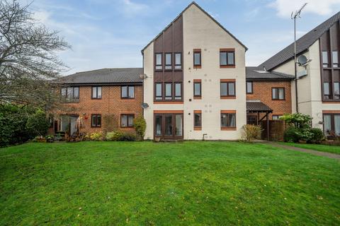 1 bedroom flat for sale, Rex Court, Haslemere, Surrey, GU27 1LJ