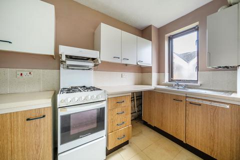 1 bedroom flat for sale, Rex Court, Haslemere, Surrey, GU27 1LJ